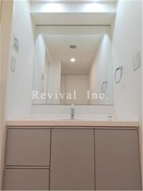 洗面設備　毎日の身だしなみチェックに必須ですね