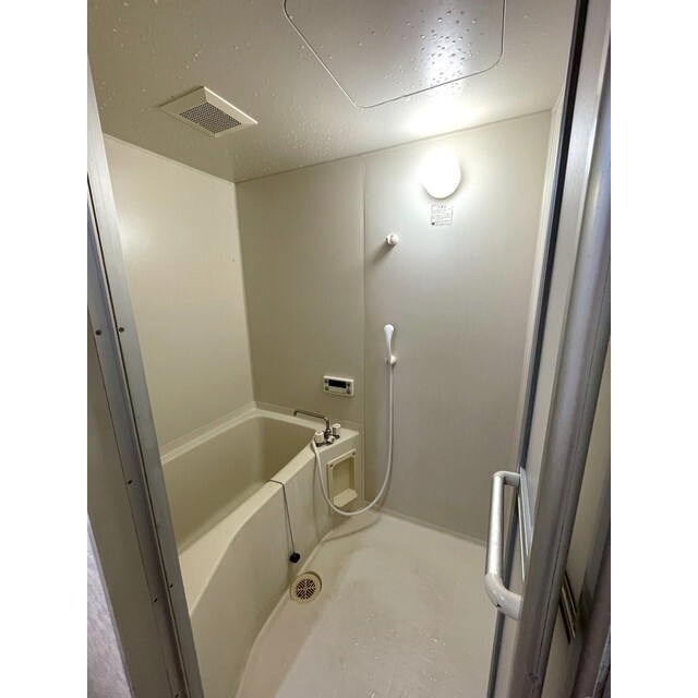 バス・シャワールーム　追い焚き機能付き浴室です♪