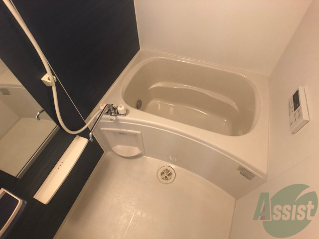 バス・シャワールーム　お風呂もきれいで追い炊き付なのでゆったりできそうですね