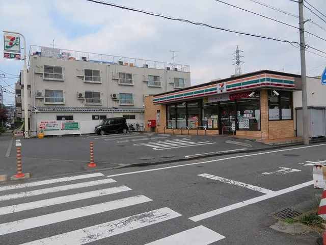 コンビニ　セブンイレブン（コンビニ）まで550m