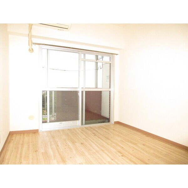 居室・リビング　当物件の参考写真です。(同建物の部屋)