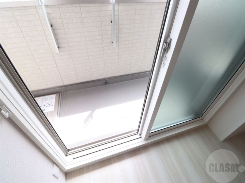 バルコニー　日当たりの良いバルコニー