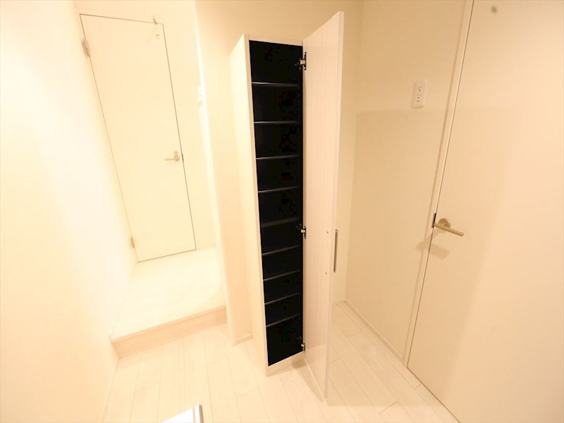 玄関　玄関　シューズボックス付（収納充実してます）同型写真