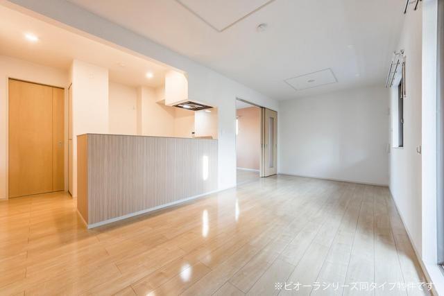 居室・リビング　13.5帖の広々リビングです！