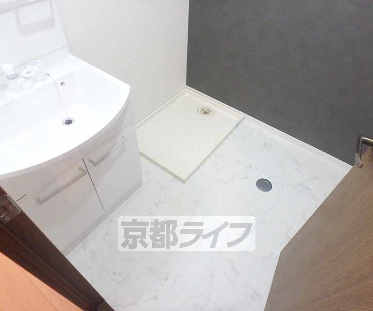 洗面設備　綺麗な洗面所です。