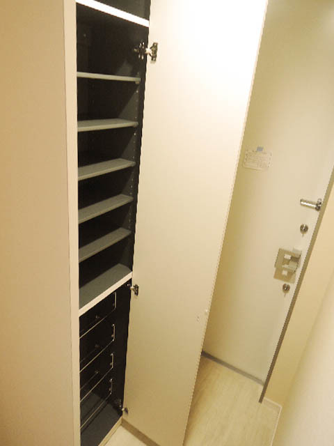 玄関　靴もたくさん入るシューズボックス