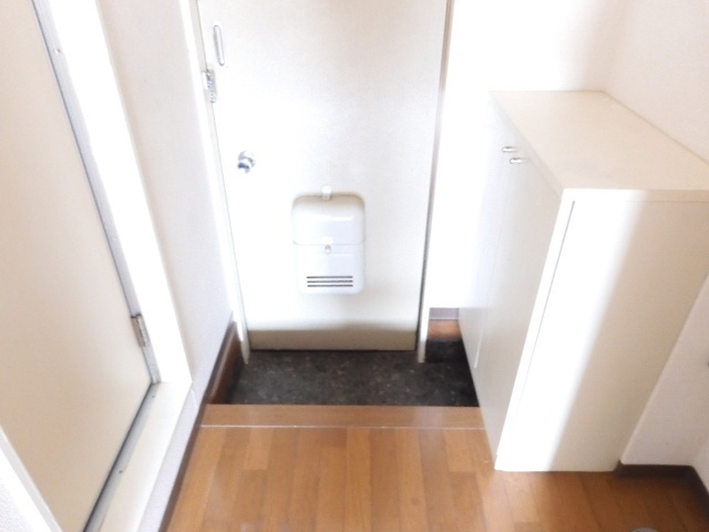 玄関　写真は別部屋になります。