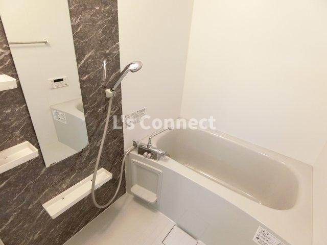 バス・シャワールーム　追焚き、浴室乾燥付きのお風呂。