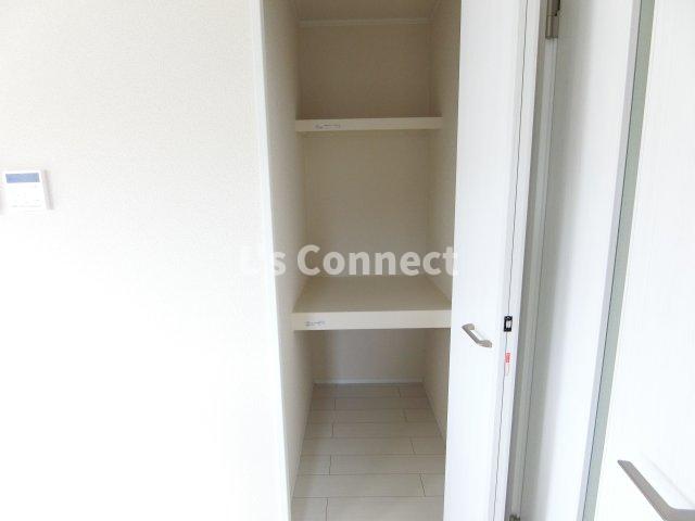 その他設備　ＬＤＫにも収納付き。