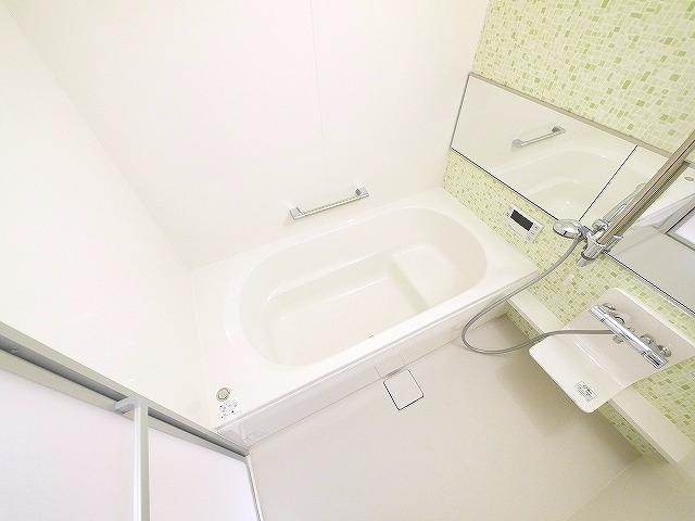 バス・シャワールーム　ゆったり過ごせるお風呂です