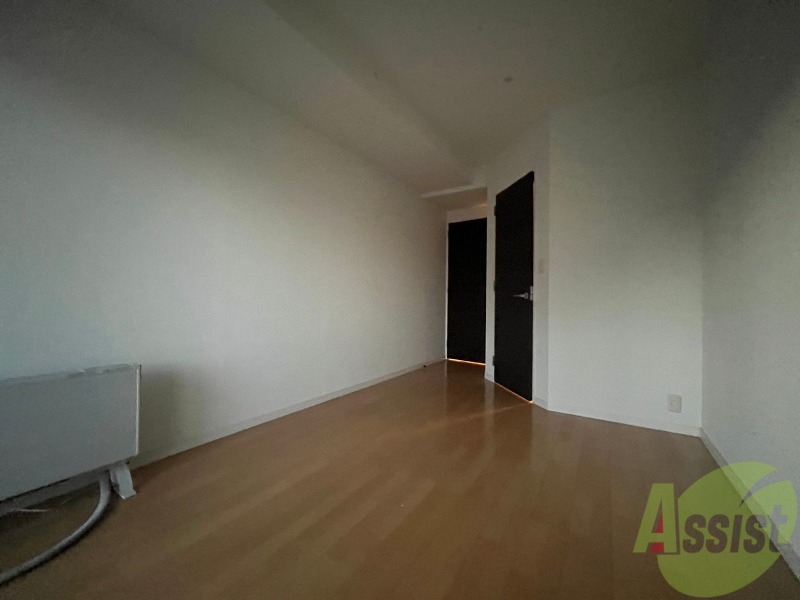 その他部屋・スペース　７．５帖の洋室です。広々として、きれいですね。