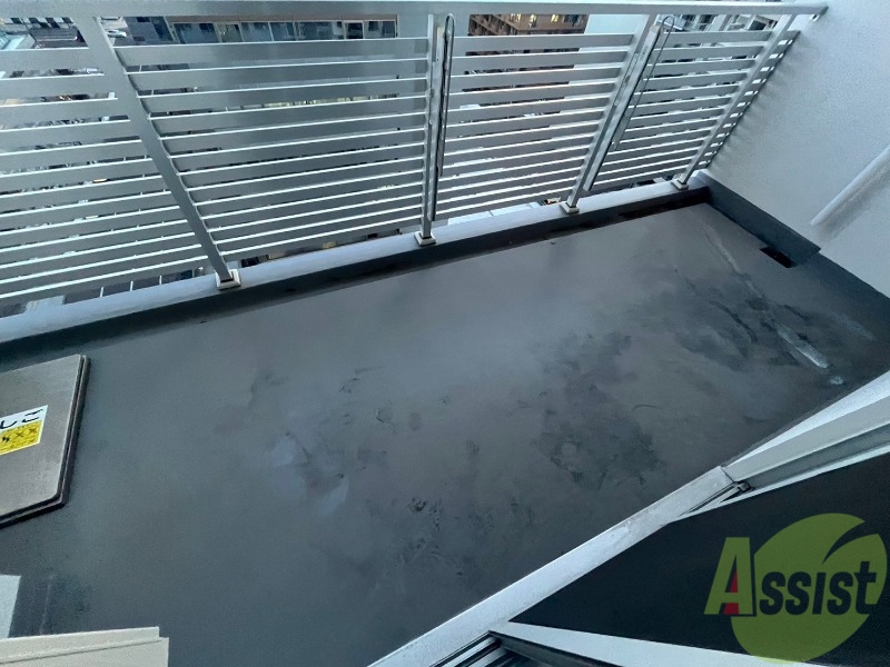 バルコニー　バルコニーです。洗濯物を干すもよし、一息つくもよしですね。