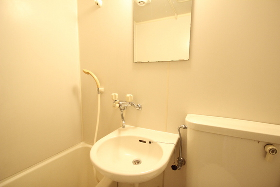 洗面設備　※別号室の写真を使用しております。