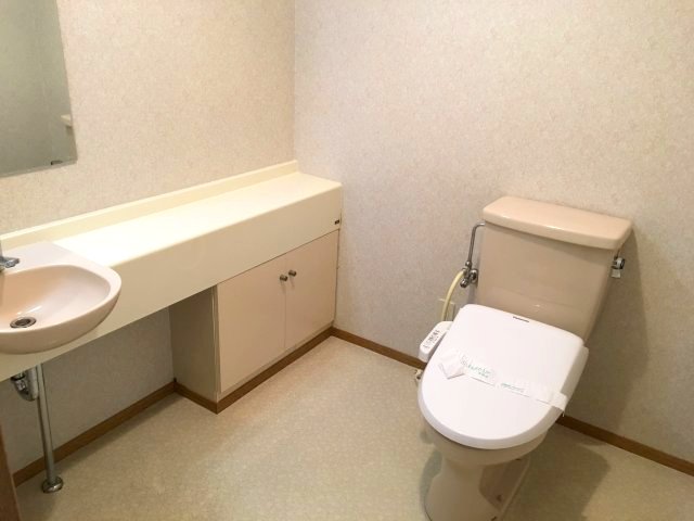 トイレ　温水洗浄便座