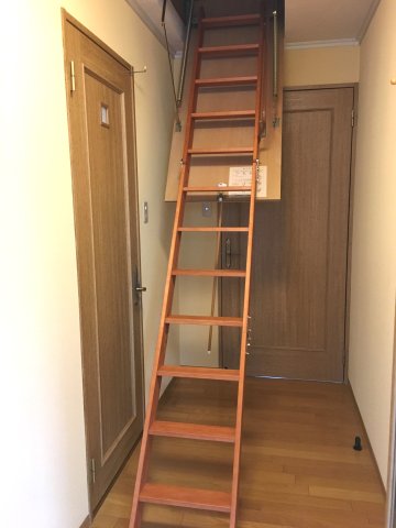 その他　天井収納階段