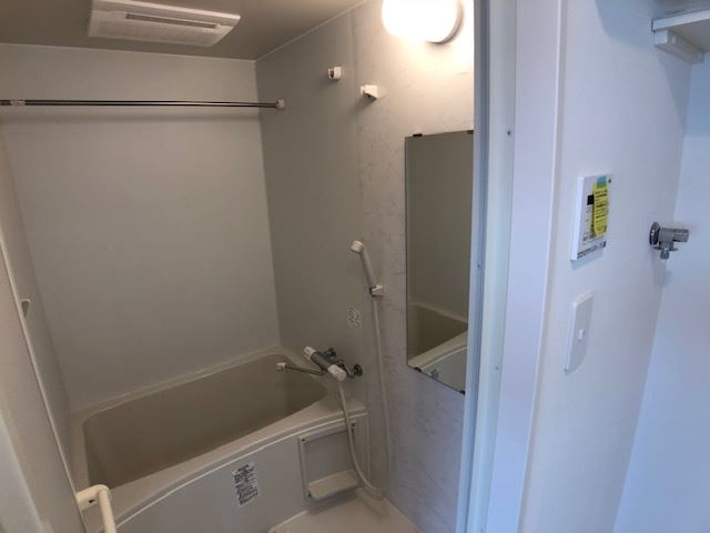 バス・シャワールーム　※写真は３０１号室のものです。