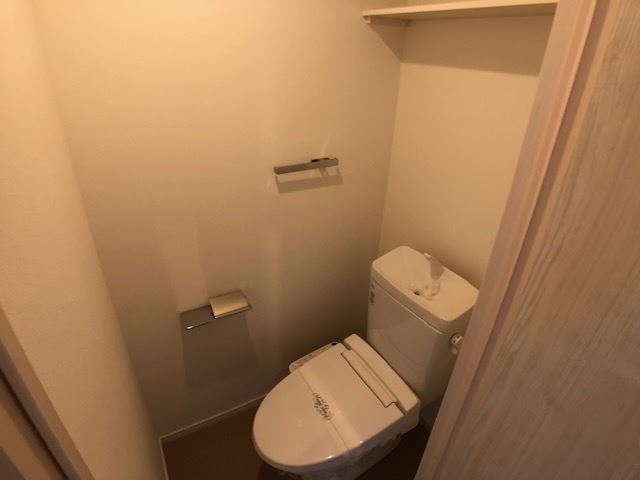 トイレ　※写真は３０１号室のものです。