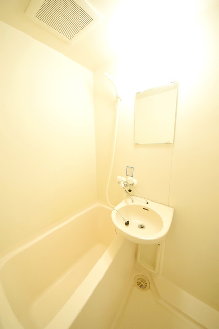 バス・シャワールーム　～一日の疲れをいやしましょうっ～