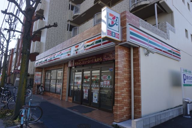 コンビニ　セブンイレブン（コンビニ）まで230m