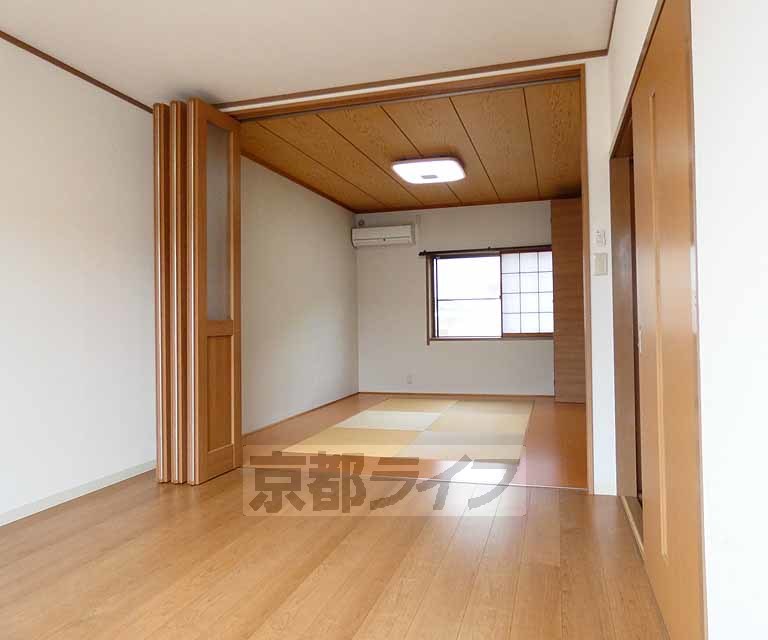 居室・リビング　明るくて、気持ちの良いお部屋です。