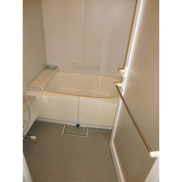 バス・シャワールーム　※反転タイプの写真を使用しています。