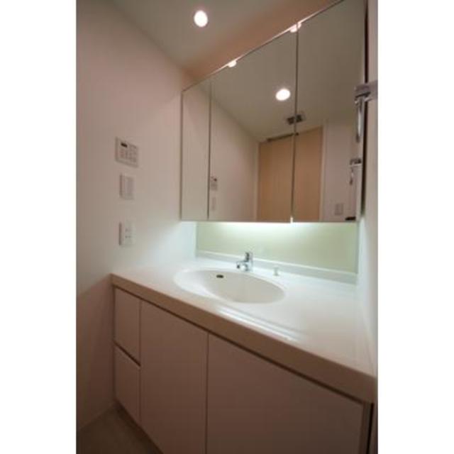 洗面設備　※写真は同タイプ住戸です。