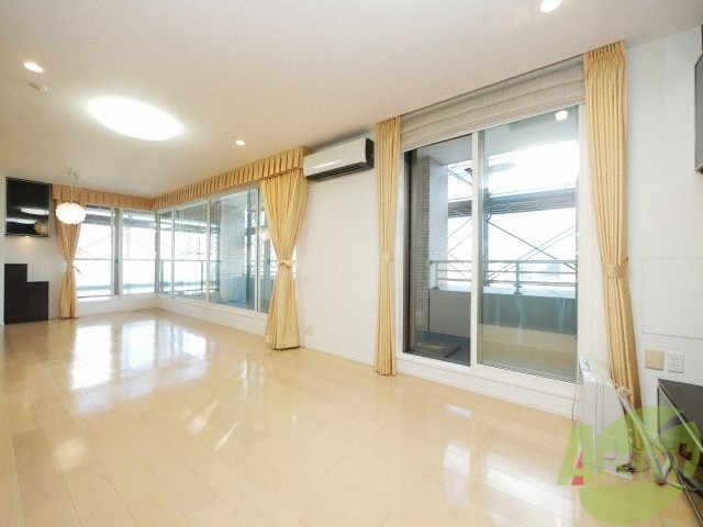 居室・リビング　広くてきれいなリビングです！快適に過ごせそうですね。