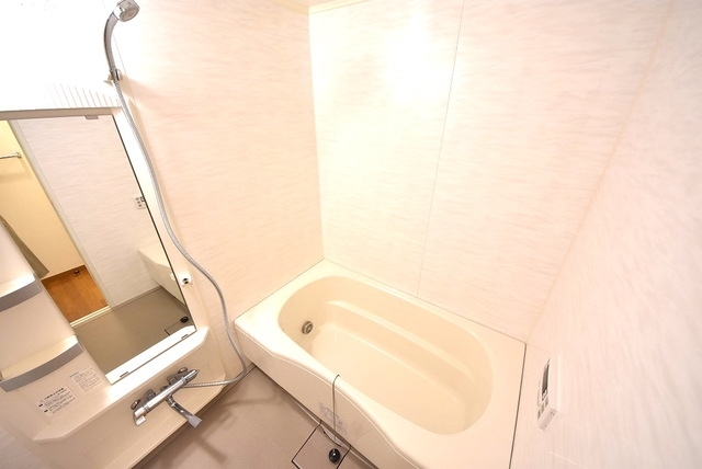 バス・シャワールーム　※別部屋の参考写真です。