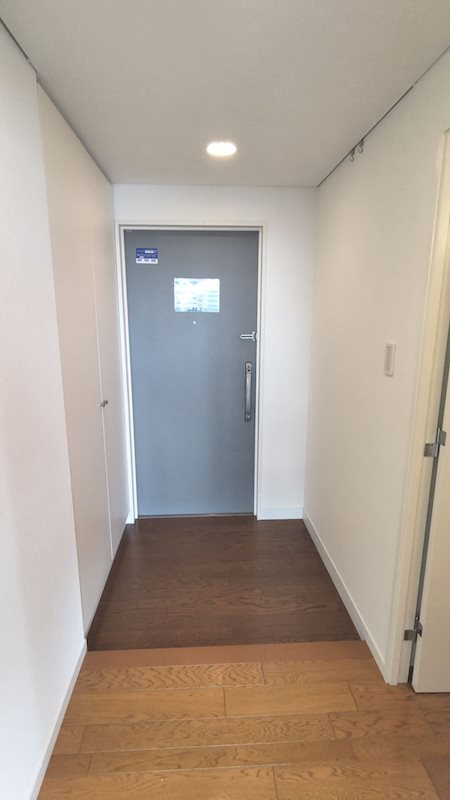 玄関　※別部屋の参考写真です。