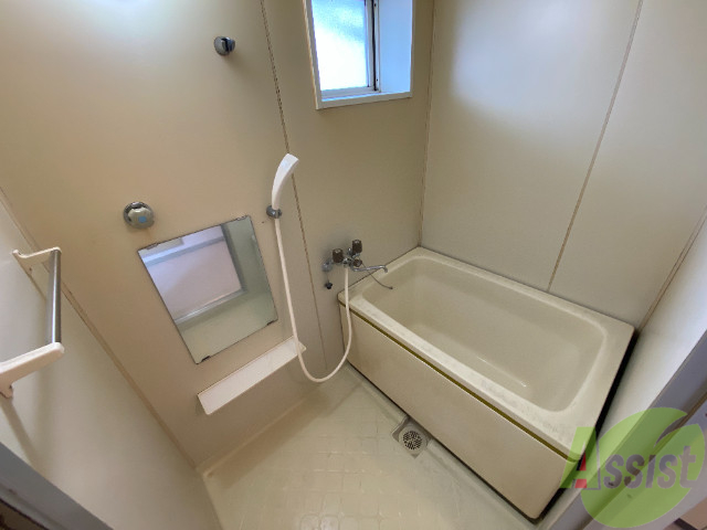 バス・シャワールーム　お風呂はトイレと別で落ち着きそうですね。