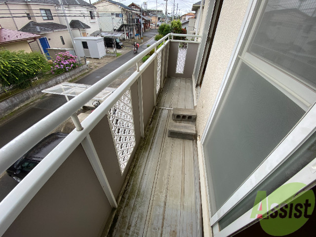 バルコニー　バルコニー付きで洗濯物干すのも便利です。