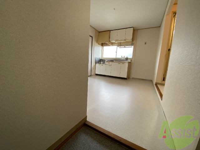 玄関　玄関は敷居が低くなっているのでつまづく心配なし。