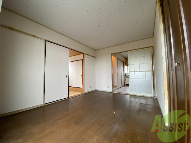 居室・リビング　広めのリビングでご家族にもオススメです。