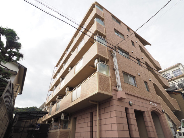 建物外観　外壁タイル貼り