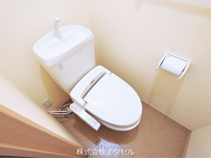 トイレ　温水洗浄便座です。