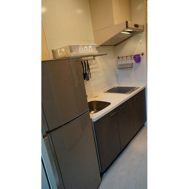 キッチン　ブラウンの部屋のキッチン