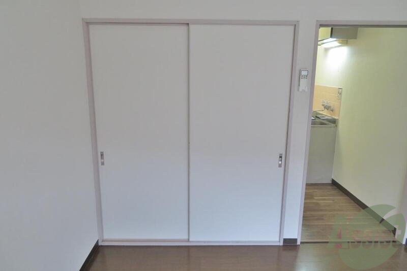 収納　クローゼットは綺麗な白色でたくさん収納出来ます