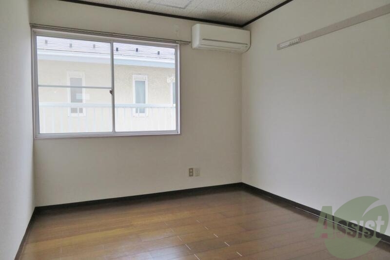 居室・リビング　リビングはこんな感じで綺麗なフローリングが広がっています