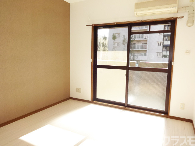 居室・リビング　日当たり良好！南向きの居室は光と風を呼び込みます☆