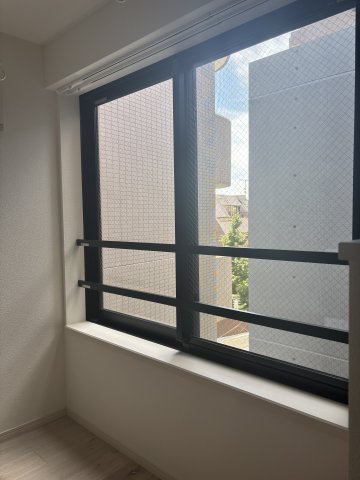 エントランス　こちらのリビングで趣味の時間をお楽しみください