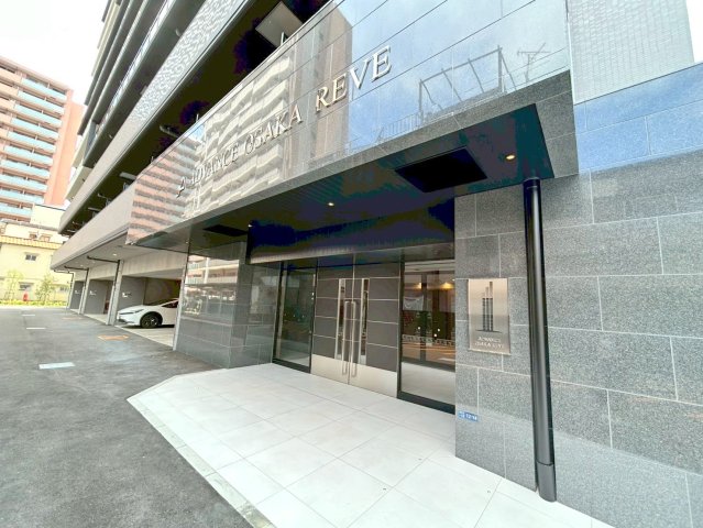 エントランス　オシャレなエントランスは安心のオートロック付きです。