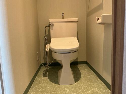 トイレ　温水洗浄便座付のトイレ