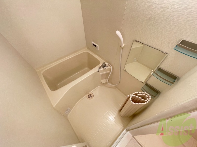 バス・シャワールーム　棚もあってシャンプーも置けます！