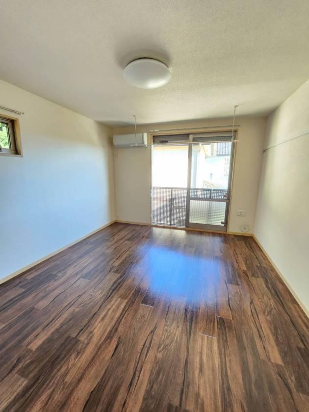 居室・リビング　南向きの明るい室内です