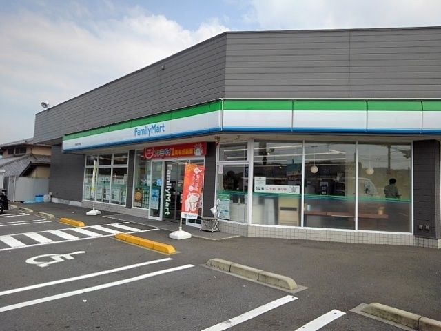 コンビニ　ファミリーマート新居浜中村店（コンビニ）まで850m