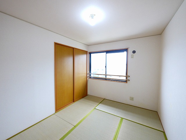 その他部屋・スペース　フローリングだけでなく、和室もあります