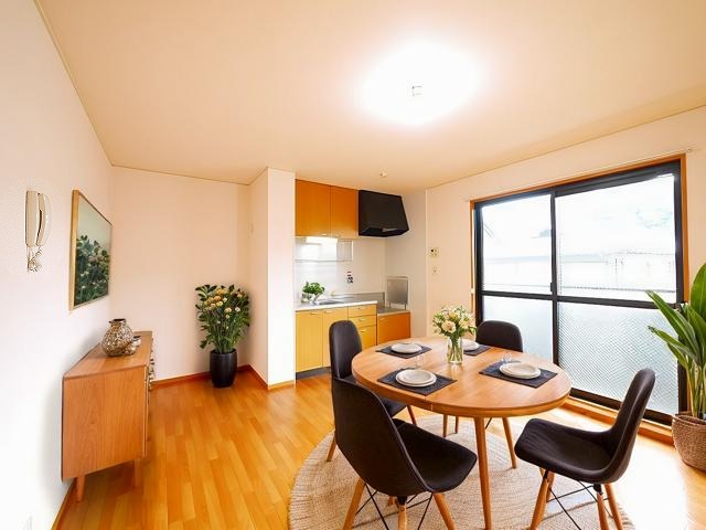 居室・リビング　CGで家具等を配置したもので家具等は含まれません