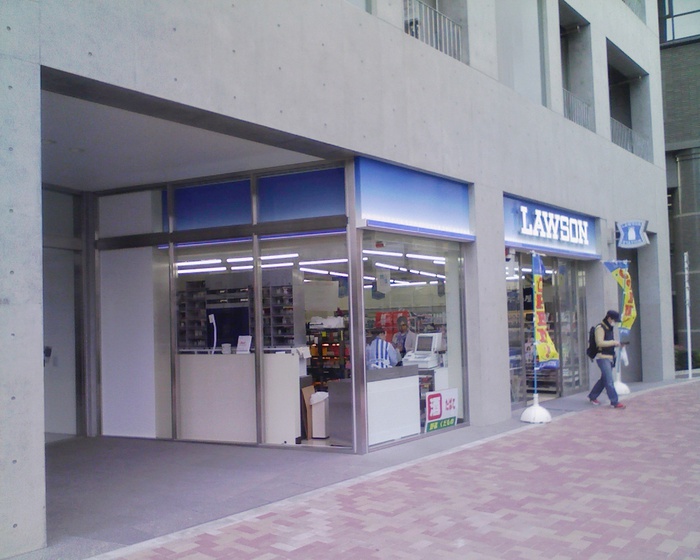 コンビニ　ローソン（コンビニ）まで400m