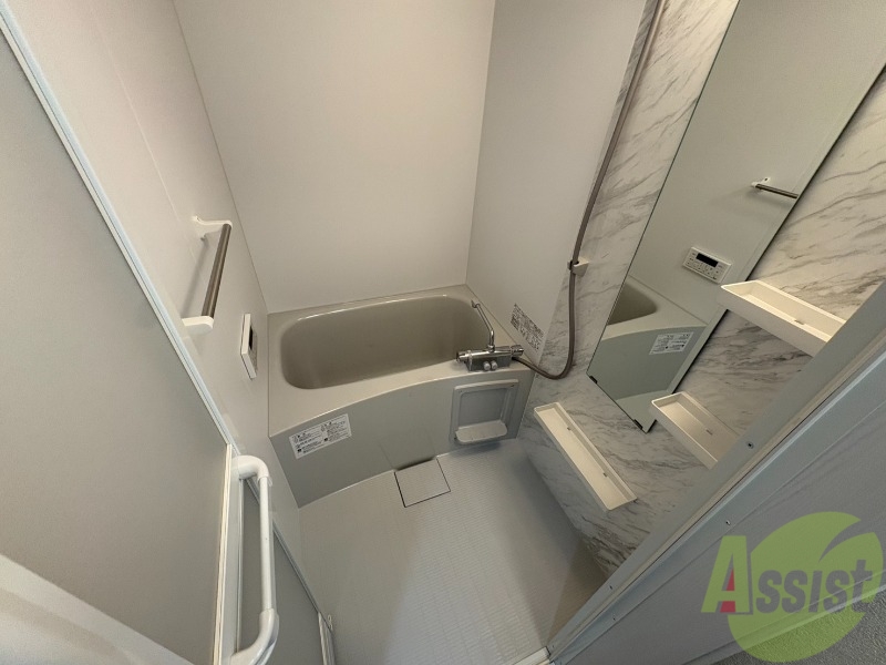 バス・シャワールーム　浴室はこちらのユニットバスです。一日の疲れを癒しましょう。