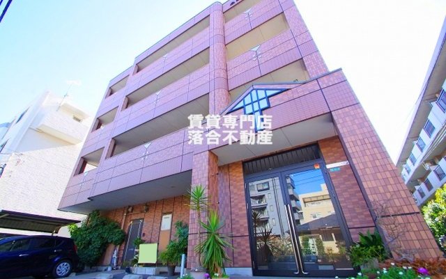 建物外観　しっかりとした建物